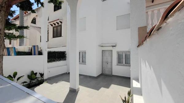 Chalet adosado en Nueva Torrevieja, Torrevieja thumbnail 2
