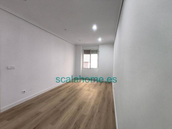 Venta de piso en Piso en San Juan Bosco, 22, Ensanche-Diputación, Alicante / Alacant, Alicante / Alacant
photo 1