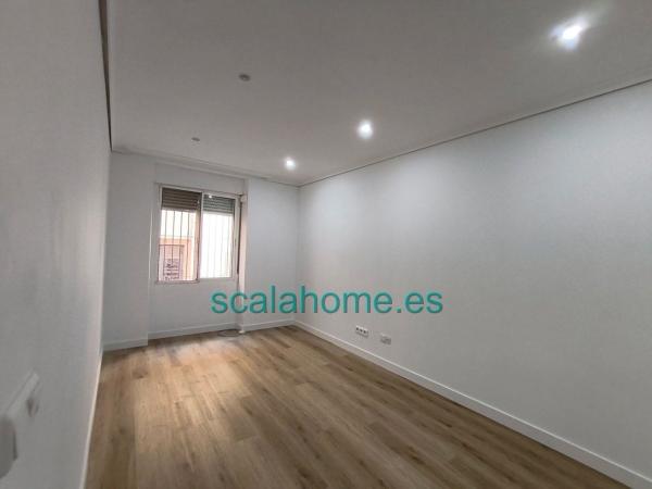 Venta de piso en Piso en San Juan Bosco, 22, Ensanche-Diputación, Alicante / Alacant, Alicante / Alacant
thumbnail 2