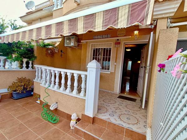 Chalet adosado en Calle las Mimosas, Gaspar Perrelló, Torrevieja thumbnail 2