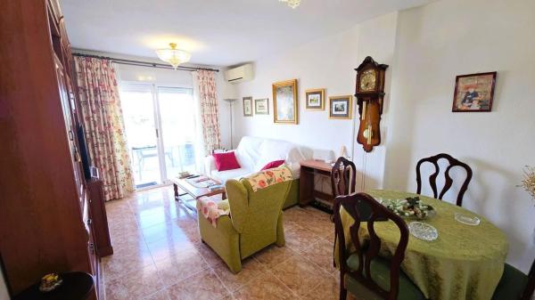 Sprzedaż mieszkania w Piso en Calle Arrecife, 17, Punta Prima, Torrevieja, Torrevieja
thumbnail 2
