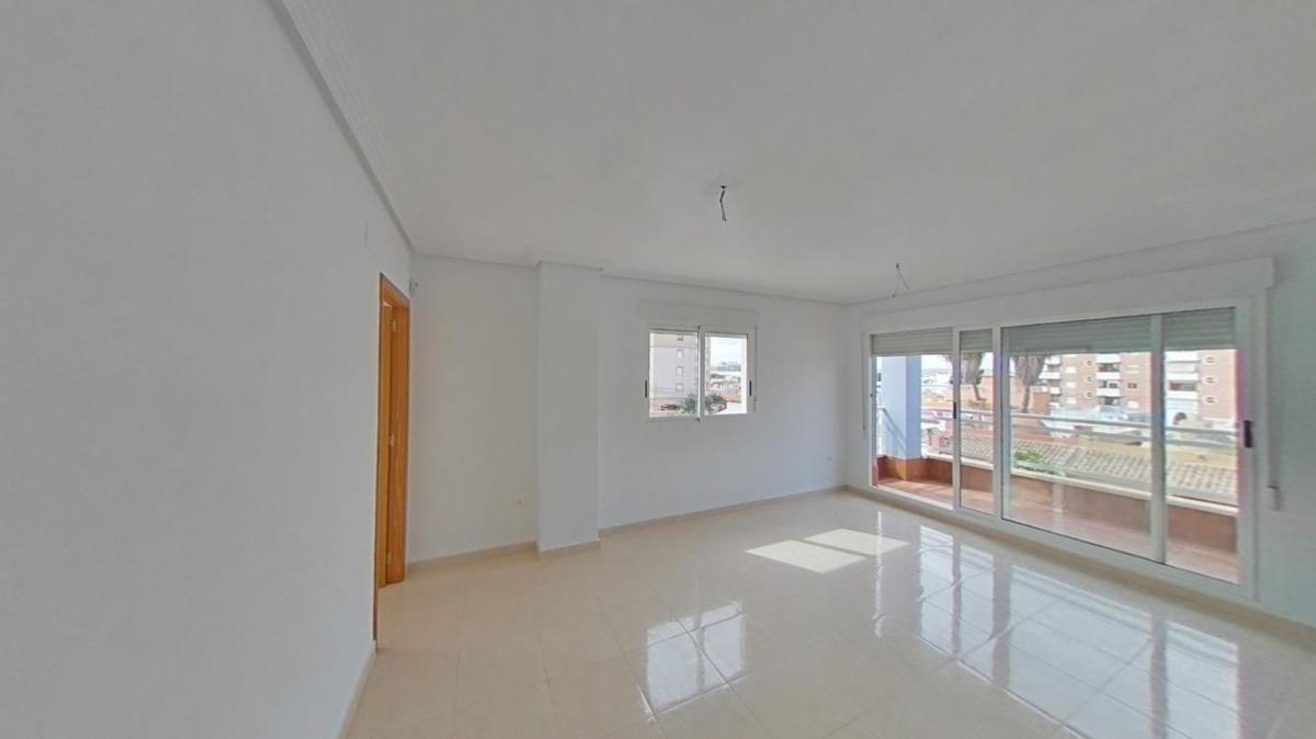Venta de piso en Piso en Calle Santa Petra, Nueva Torrevieja, Torrevieja, Torrevieja
photo 3