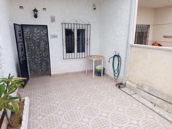Chalet adosado en Calle Urano s/n, La Siesta - El Salado - Torreta, Torrevieja thumbnail 2
