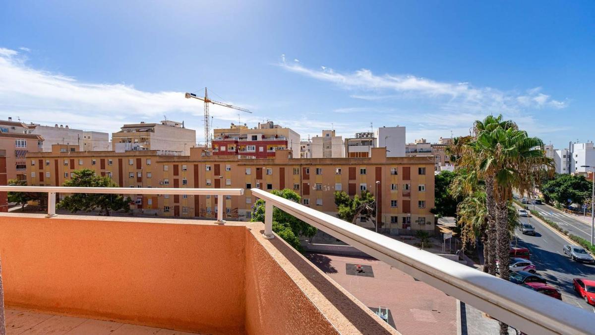 Venta de piso en Piso en Calle de Orihuela, 84, El Molino, Torrevieja, Torrevieja
photo 4
