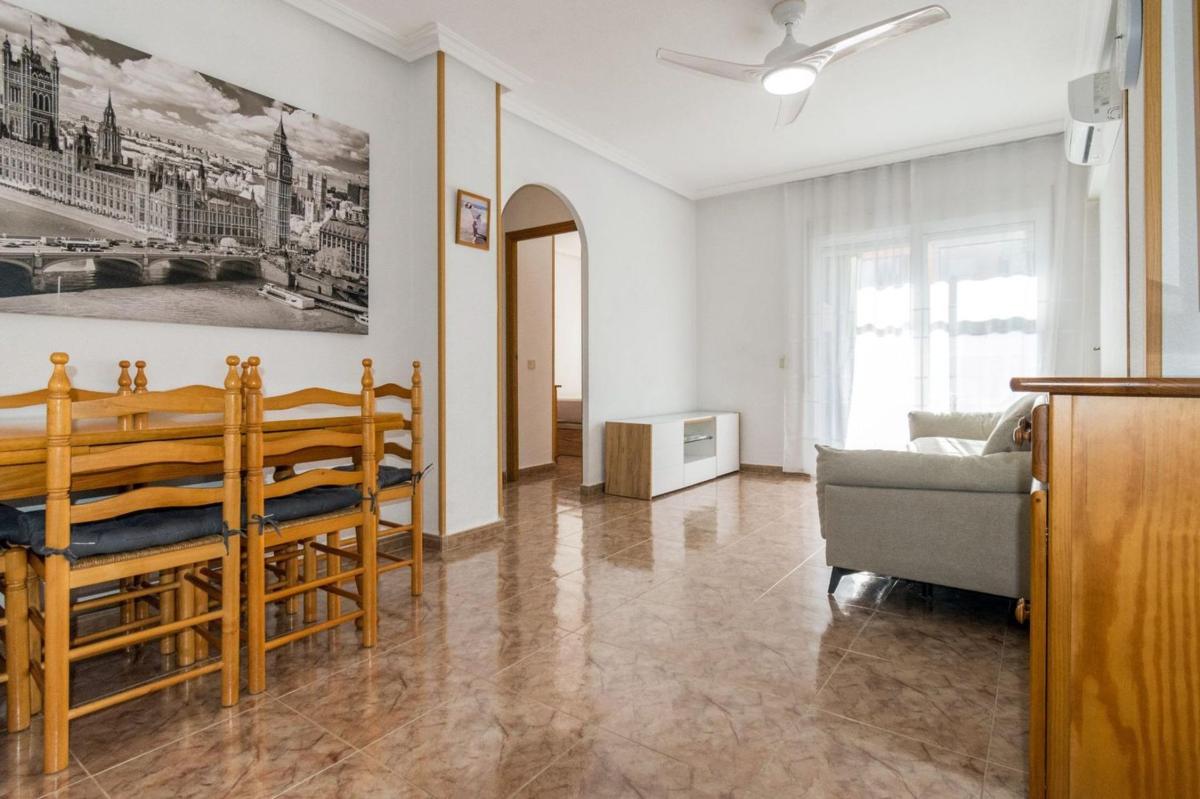 Sale of apartment in Piso en Calle Moriones, Antonio Machado, Torrevieja, Torrevieja
photo 2