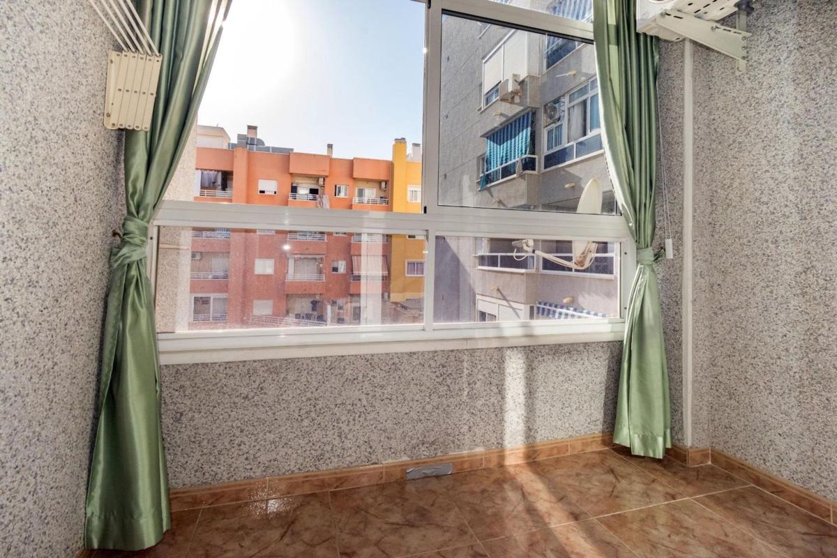Sale of apartment in Piso en Calle Moriones, Antonio Machado, Torrevieja, Torrevieja
photo 4