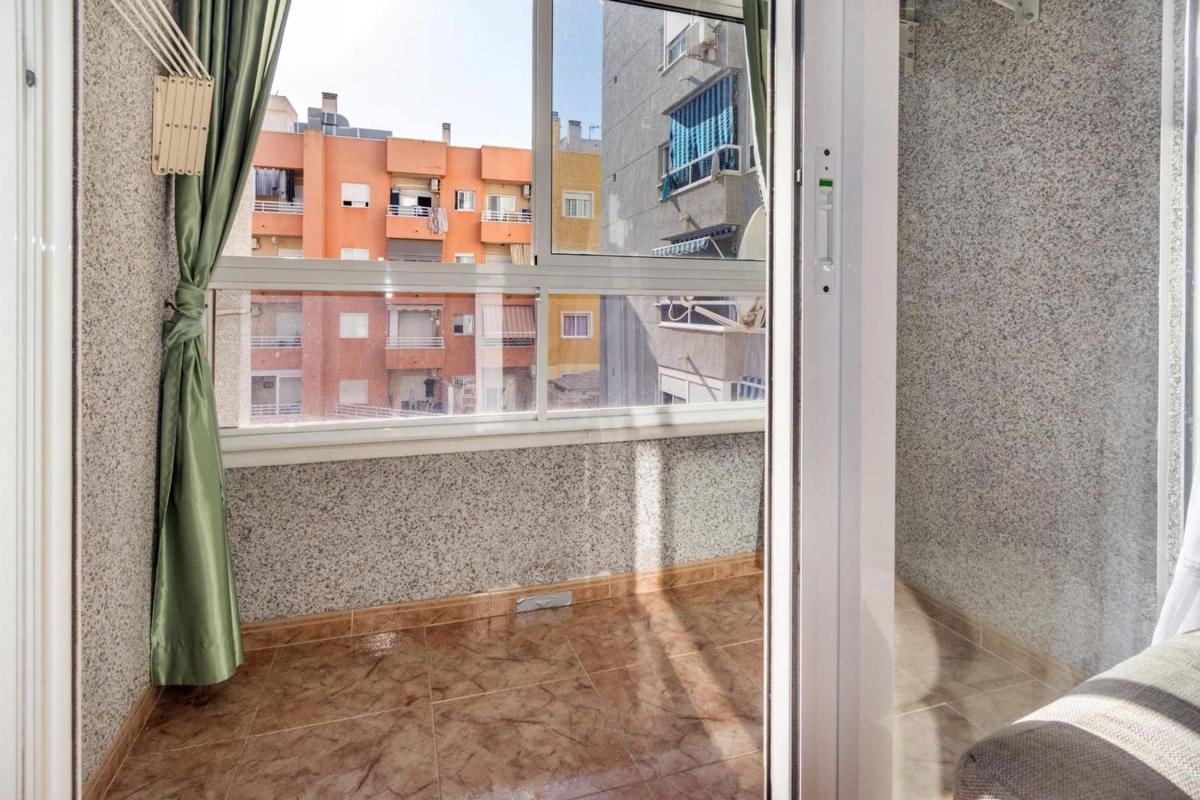 Sale of apartment in Piso en Calle Moriones, Antonio Machado, Torrevieja, Torrevieja
photo 5