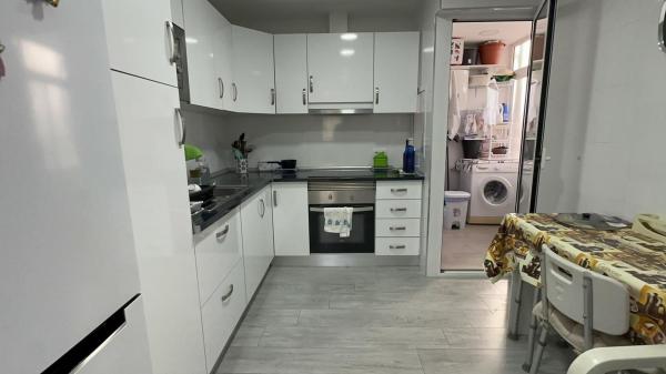 Venta de piso en Piso en Plaza del Doctor Gascuñana Hernando, Virgen del Remedio - Parque lo Morant, Alicante / Alacant, Alicante / Alacant
thumbnail 3