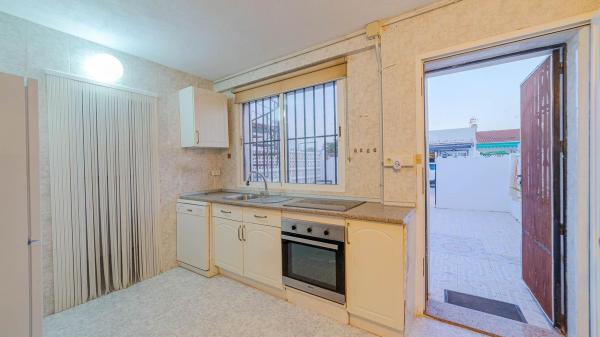 Casa o chalet independiente en Calle de las Amapolas, La Siesta - El Salado - Torreta, Torrevieja photo 4