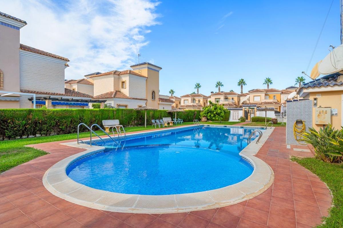 Sale of independent chalet in Casa o chalet en Calle Manuel Ferrández, 51, Urbanizaciones, Guardamar del Segura, Guardamar del Segura
 photo 2
