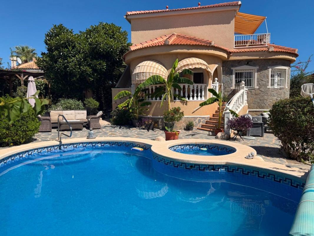 Properties for sale and rent in Spain photo 2