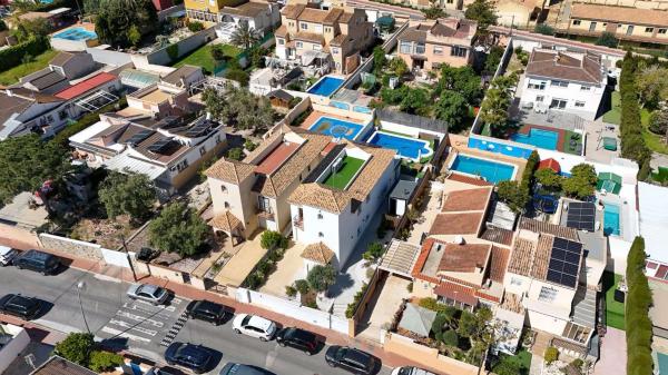 Casa o chalet independiente en Calle Emilio Castelar, Los Balcones - Los Altos del Edén, Torrevieja thumbnail 2