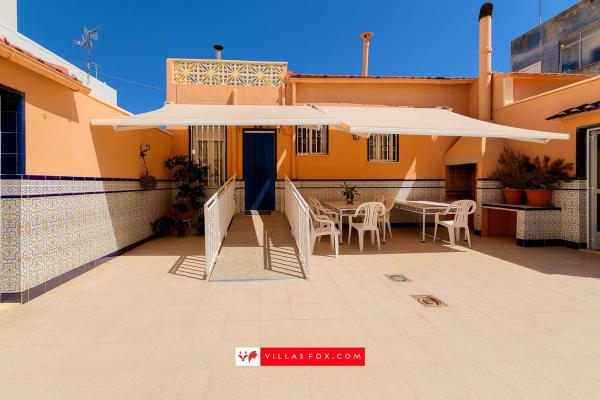 Chalet adosado en Calle Pablo Picasso, Centro, San Miguel de Salinas photo 1