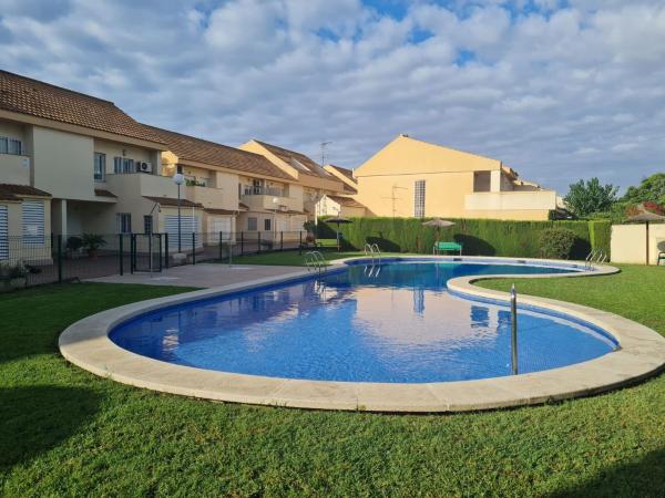 Chalet pareado en Avenida del Locutor Vicente Hipólito, Alicante Golf, Alicante / Alacant thumbnail 2