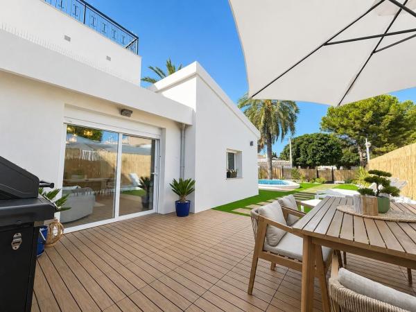 Chalet adosado en Calle la Goleta, Punta Prima, Orihuela photo 1