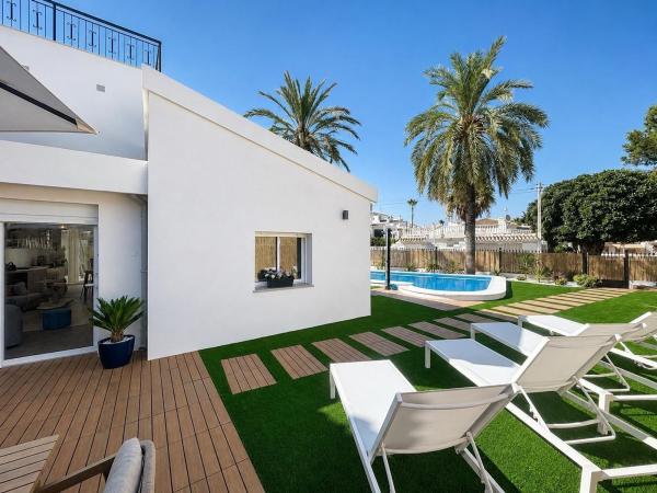 Chalet adosado en Calle la Goleta, Punta Prima, Orihuela thumbnail 2