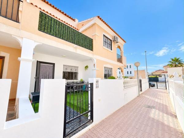 Independent chalet for sale in Casa o chalet en La Zenia, Orihuela, Orihuela
photo 1