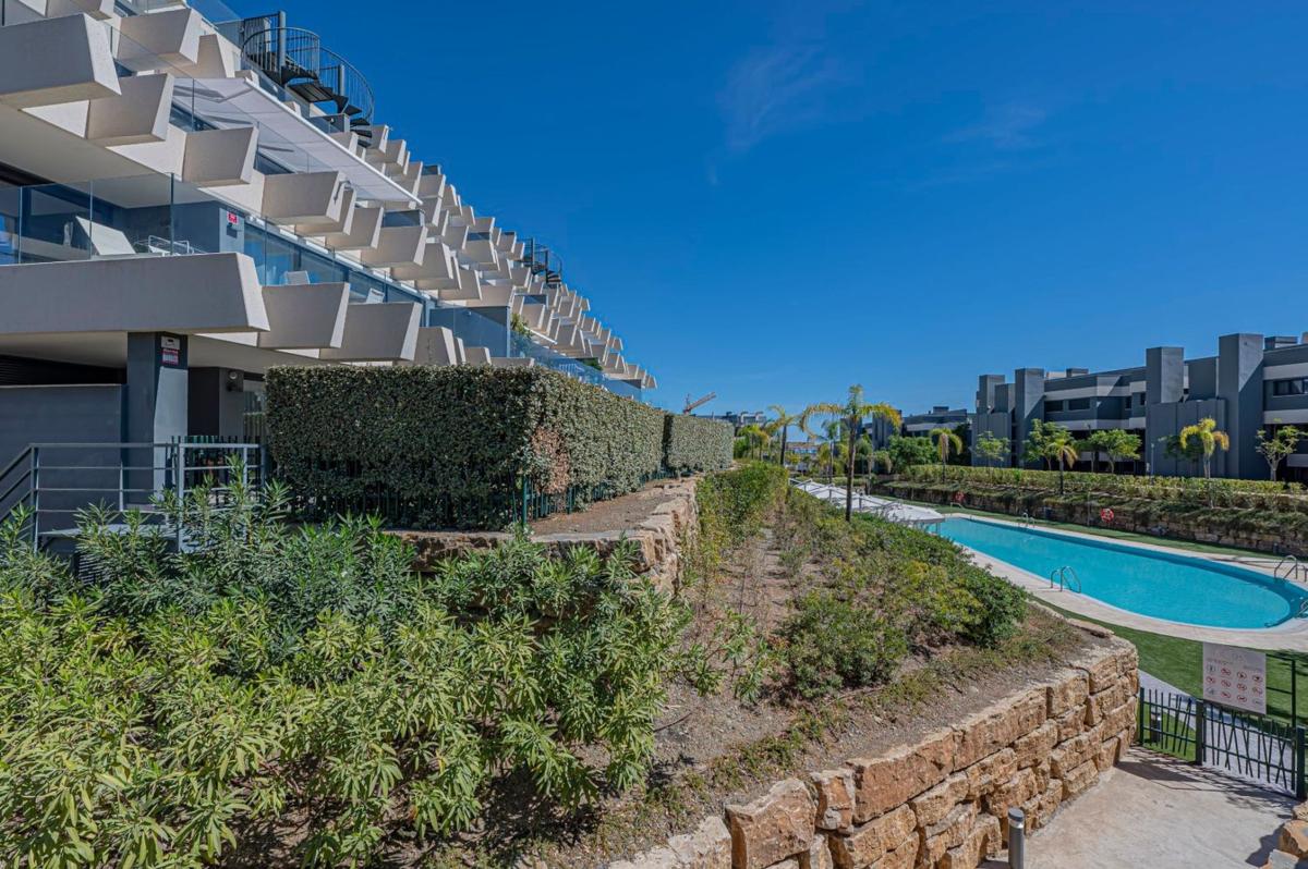 Venta de piso en Piso en Camino del Reloj, La Concha-Resina Golf, Estepona, Estepona
photo 1