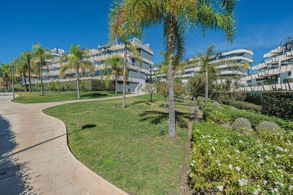 Venta de piso en Piso en Camino del Reloj, La Concha-Resina Golf, Estepona, Estepona
 photo 2