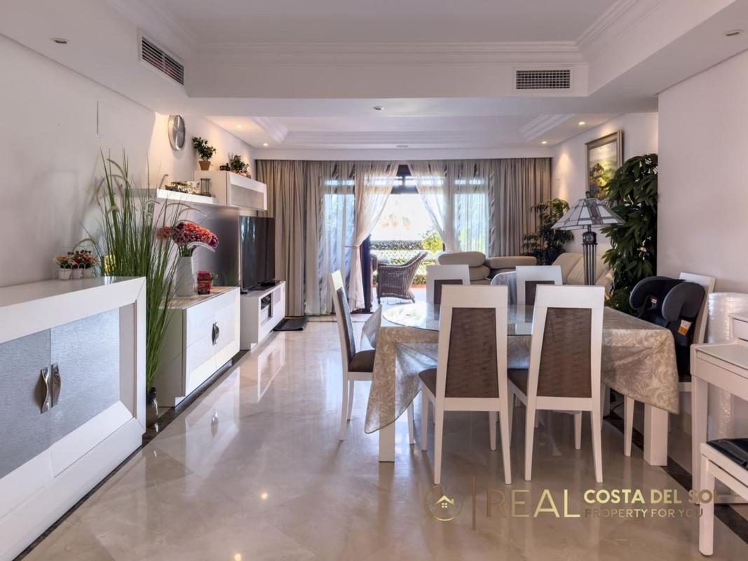 Venta de piso en Piso en Urbanizacion Mar Azul, 2 r, Kempinski, Estepona, Estepona
photo 3