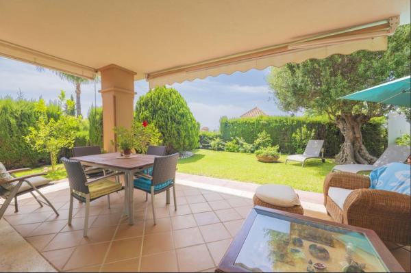 Chalet pareado en Los Álamos, Torremolinos photo 1