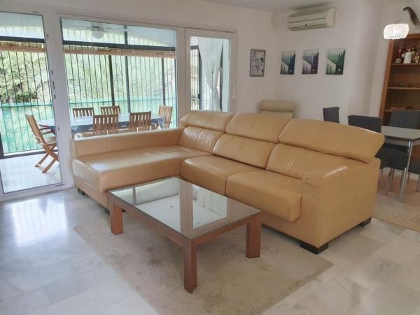 Sale of flat in Piso en Avenida de la Gardenia, Paraiso-Barronal, Estepona, Estepona
thumbnail 2