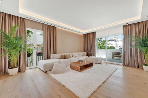 Sale of flat in Piso en Camino Arroyo de las Piedras, Nagüeles, Marbella, Marbella
thumbnail 2