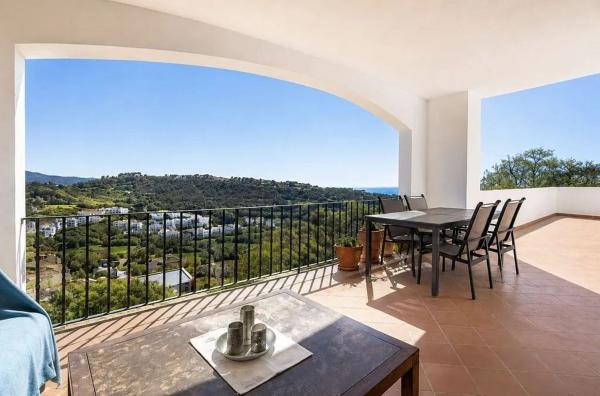 Venta de piso en Piso en Calle Del Monte, 103, Los Arqueros-Puerto del Almendro, Benahavís, Benahavís
photo 1