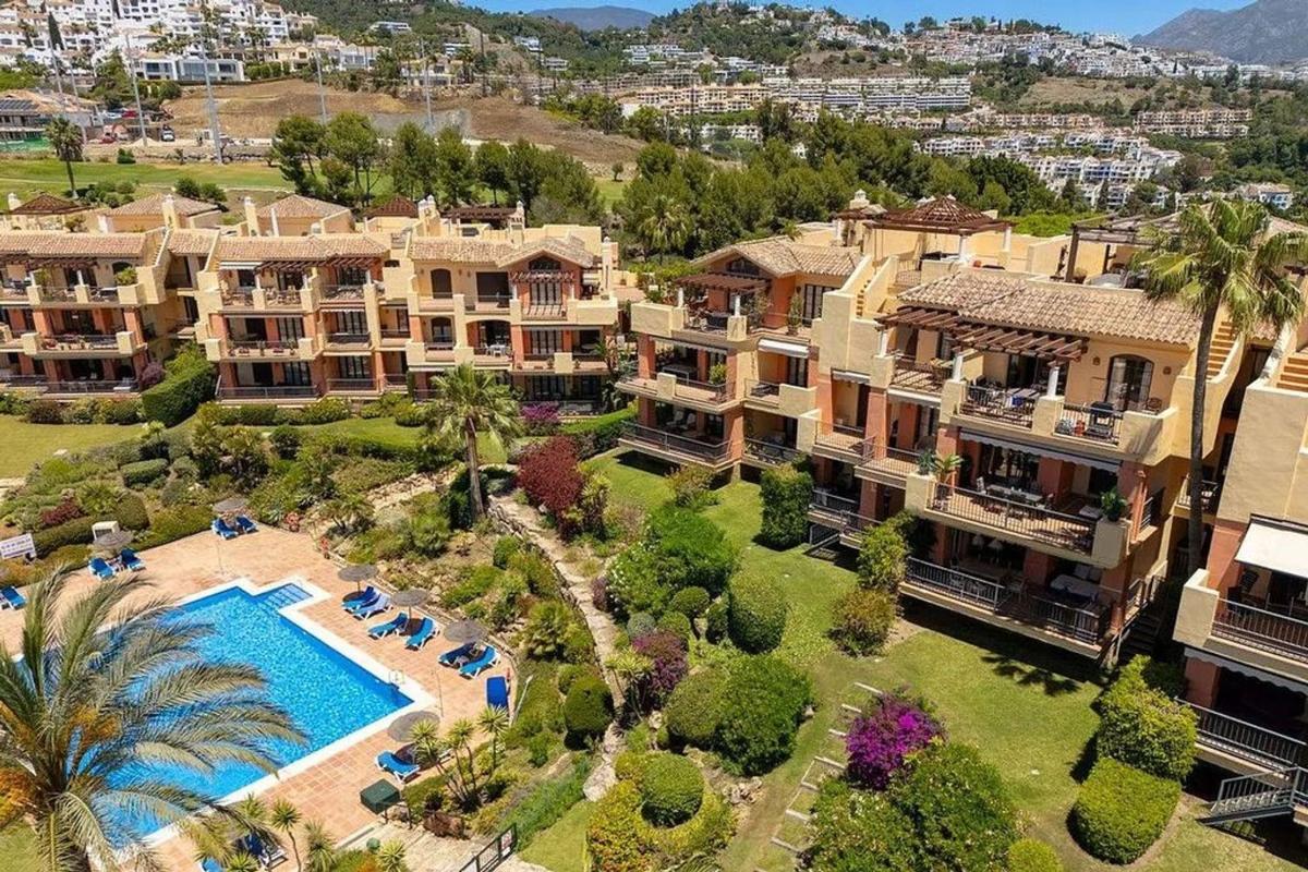 Venta de piso en Piso en Urbanizacion Torre Esteril, 1 f, Los Arqueros-Puerto del Almendro, Benahavís, Benahavís
photo 1