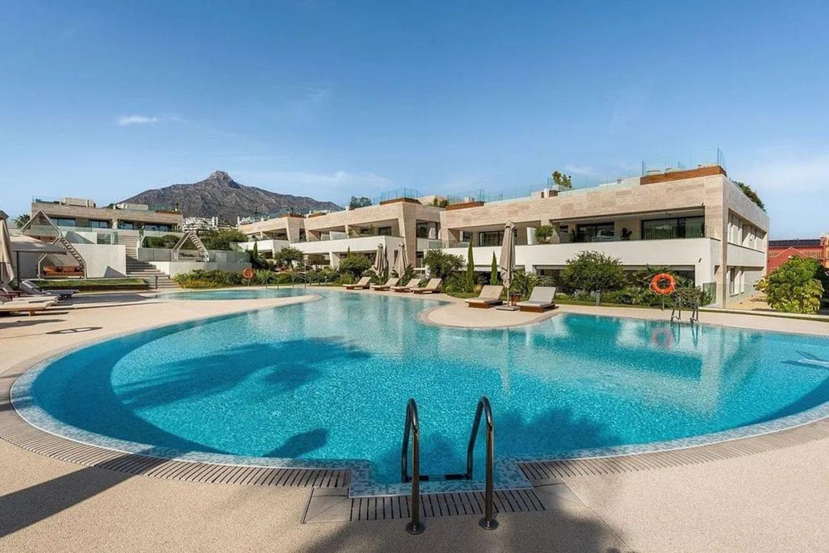 Sprzedaż duplexu w Dúplex en Lugar Urbanizacion Lomas de Rio Verde, 13 C, Las Lomas de Río Verde, Marbella, Marbella photo 1