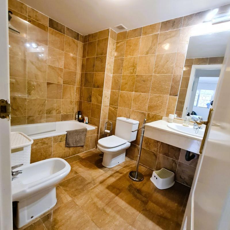 Продажа квартиры на Piso en Carril Del Relojero-Vivor, 1, Romana Playa, Marbella, Марбелла
photo 2
