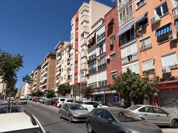 Продажа квартиры на Piso en Calle Martínez de la Rosa, Suárez, Málaga, Малага
thumbnail 2