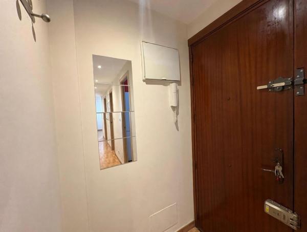 Продажа квартиры на Piso en Calle Martínez de la Rosa, Suárez, Málaga, Малага
thumbnail 3
