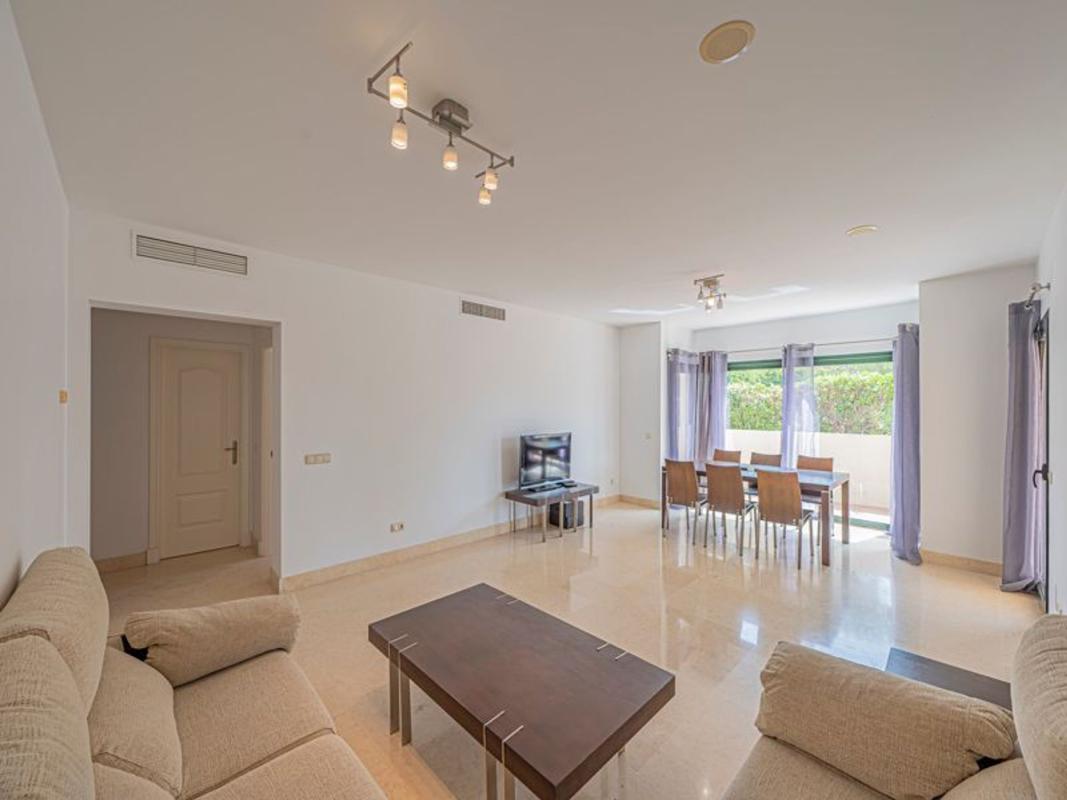 Venta de piso en Piso en Calle Partenon, Los Arqueros-Puerto del Almendro, Benahavís, Benahavís
photo 3