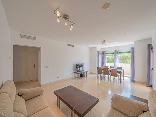 Venta de piso en Piso en Calle Partenon, Los Arqueros-Puerto del Almendro, Benahavís, Benahavís
thumbnail 3