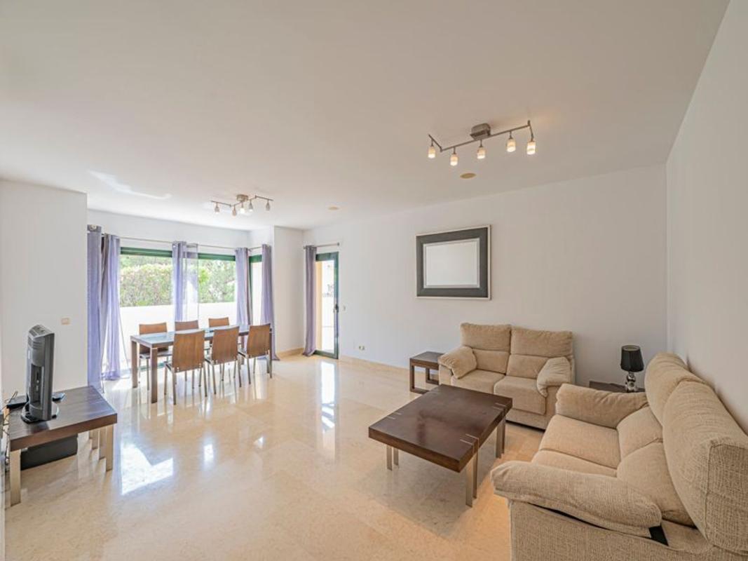 Venta de piso en Piso en Calle Partenon, Los Arqueros-Puerto del Almendro, Benahavís, Benahavís
photo 4