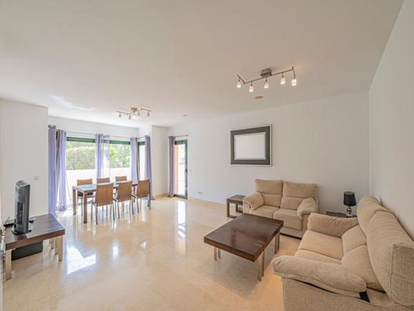 Venta de piso en Piso en Calle Partenon, Los Arqueros-Puerto del Almendro, Benahavís, Benahavís
 photo 4