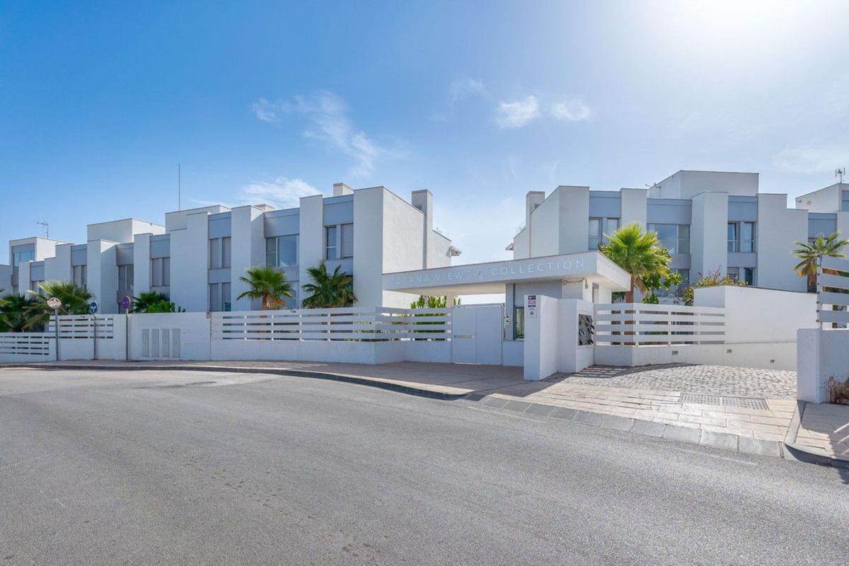 Продажа пентхауса на  Ático en Calle Islas Bermudas, Cancelada, Estepona, Эстепона photo 2