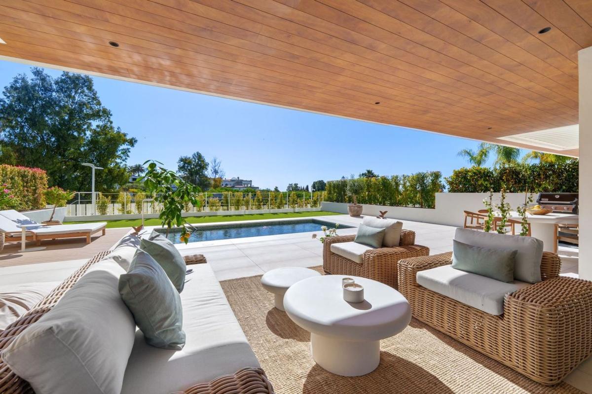 Продажа дуплекса на Dúplex en Las Lomas de Río Verde, Marbella, Марбелла photo 2