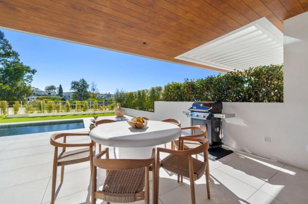 Дуплекс на продажу в Dúplex en Las Lomas de Río Verde, Marbella, Марбелла photo 3