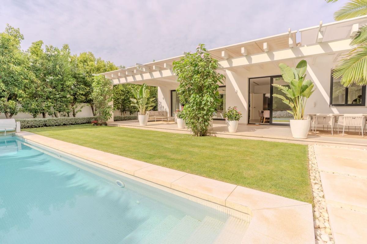 Sprzedaż niezależnego domku jednorodzinnego w Casa o chalet en Calle Rossini, Sierra Blanca, Marbella, Marbella photo 1