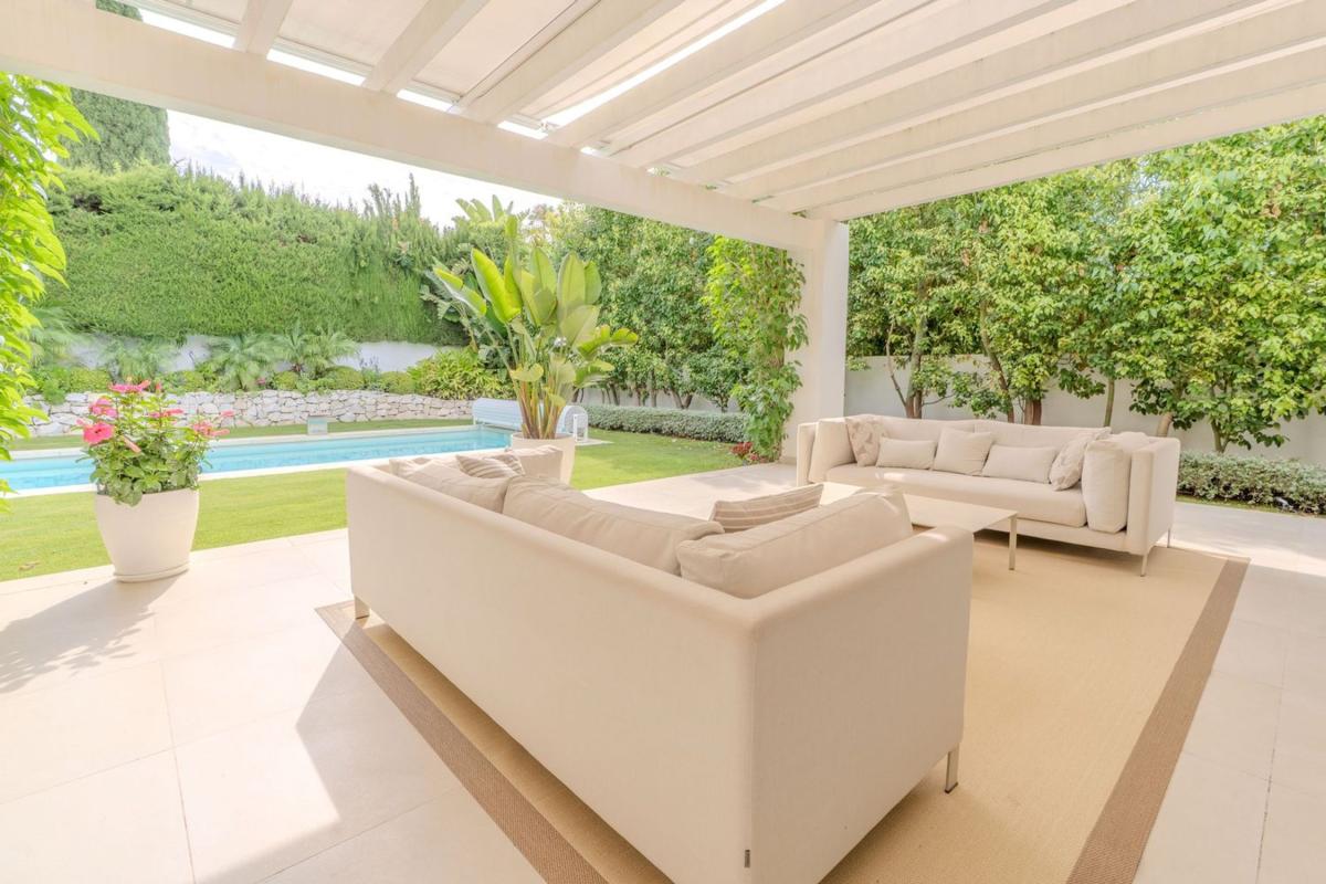 Sprzedaż niezależnego domku jednorodzinnego w Casa o chalet en Calle Rossini, Sierra Blanca, Marbella, Marbella photo 2