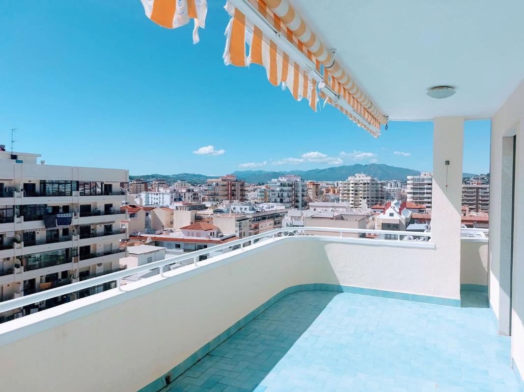 Sprzedaż poddasza w Ático en Calle Martínez Catena, 1, Zona Puerto Deportivo, Fuengirola, Fuengirola photo 1