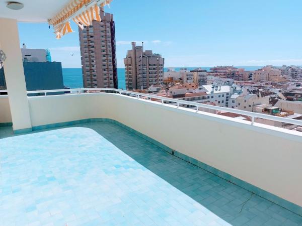 Ático en venta en Ático en Calle Martínez Catena, 1, Zona Puerto Deportivo, Fuengirola, Fuengirola thumbnail 2