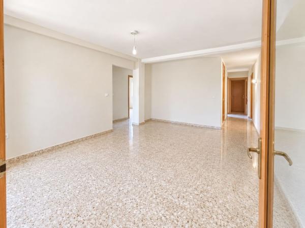 Продажа квартиры на Piso en Calle Schubert s/n, Los Guindos - Parque Mediterráneo - Santa Paula, Málaga, Малага
photo 1