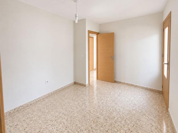 Продажа квартиры на Piso en Calle Schubert s/n, Los Guindos - Parque Mediterráneo - Santa Paula, Málaga, Малага
thumbnail 2