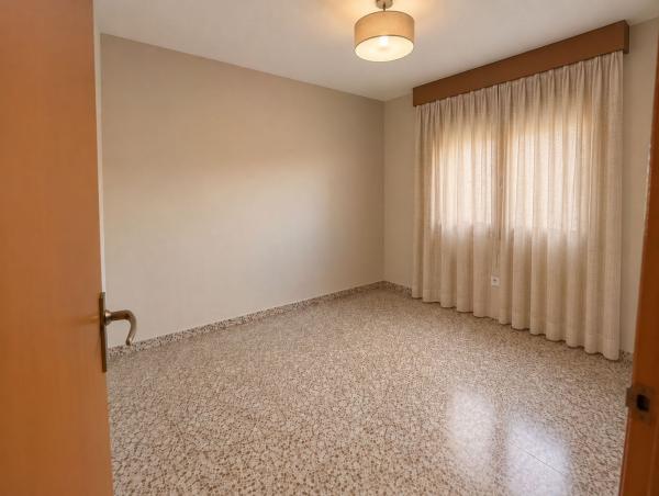Продажа квартиры на Piso en Calle Schubert s/n, Los Guindos - Parque Mediterráneo - Santa Paula, Málaga, Малага
thumbnail 3