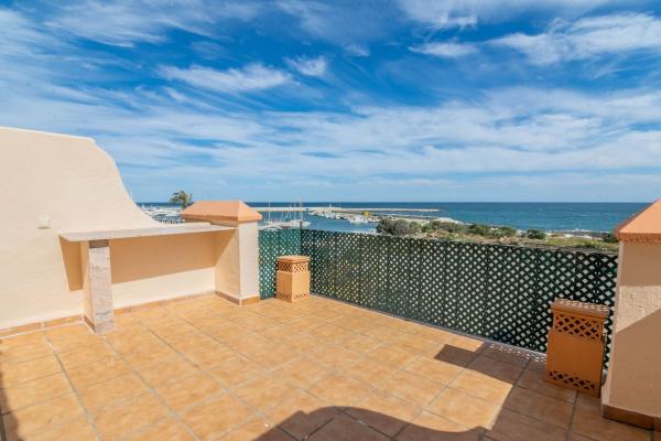 Chalet pareado en Arrabal Pto Deportivo, Puerto de Estepona, Estepona photo 4