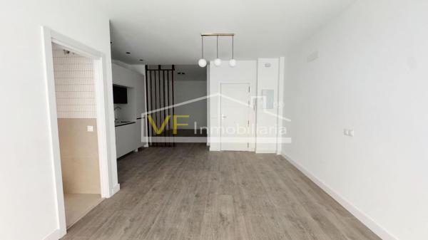 Продажа квартиры на Piso en Los Castillejos - La Trinidad, Málaga, Малага
 photo 1