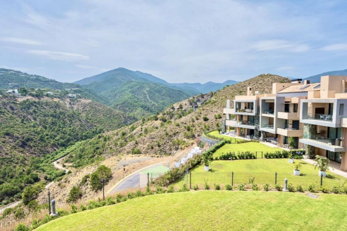 Venta de piso en Piso en Avenida Real de la Quinta, El Madroñal, Benahavís, Benahavís
photo 1